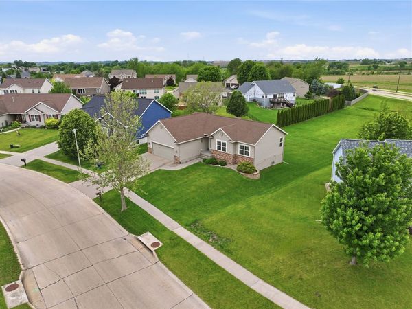 706 Limerock Drive NW, Cedar Rapids, IA 52405