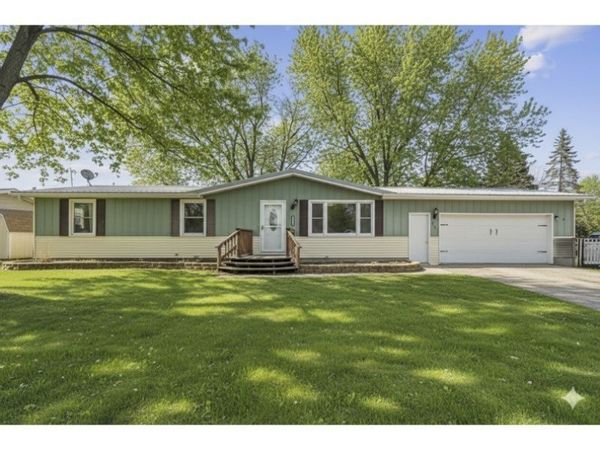 317 Terrace Lane Dr , Montezuma, IA 50171