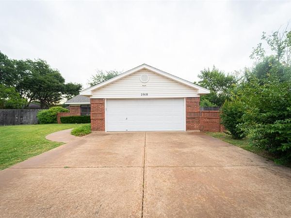 2918 Oak Ridge Court, Abilene, TX 79606