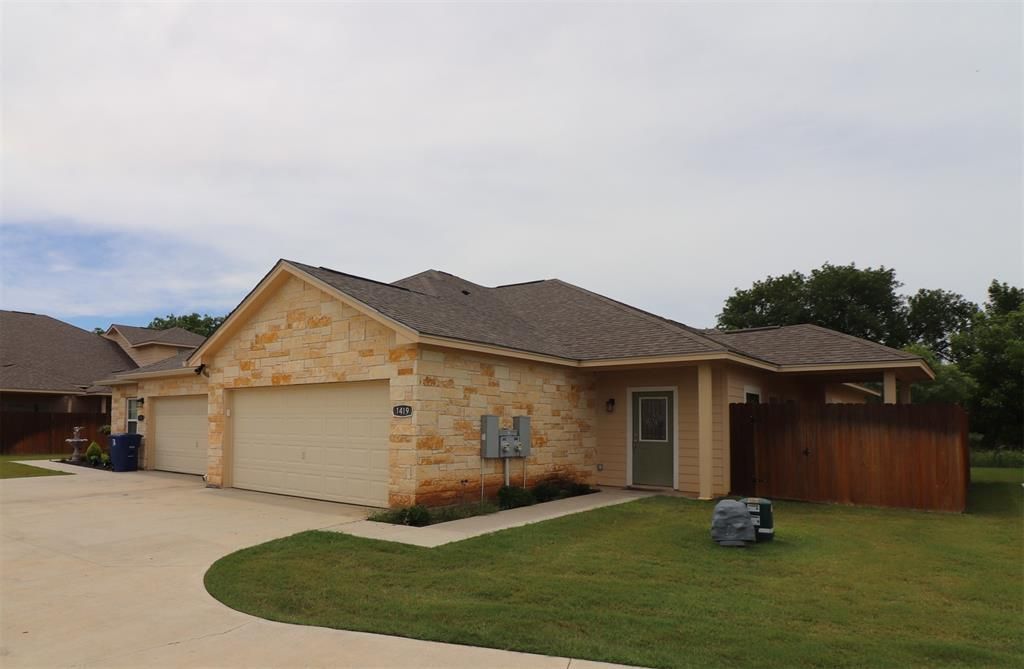 1419 Waterstone Drive, Brownwood, TX 76801 Main Photo