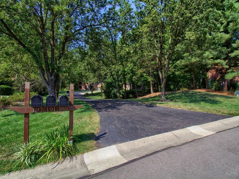 191 Woodcrest Drive, Loveland, OH 45140 Photo 2