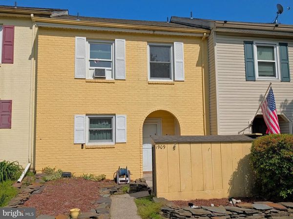 1909 CRICKLEWOOD COVE , FOGELSVILLE, PA 18051