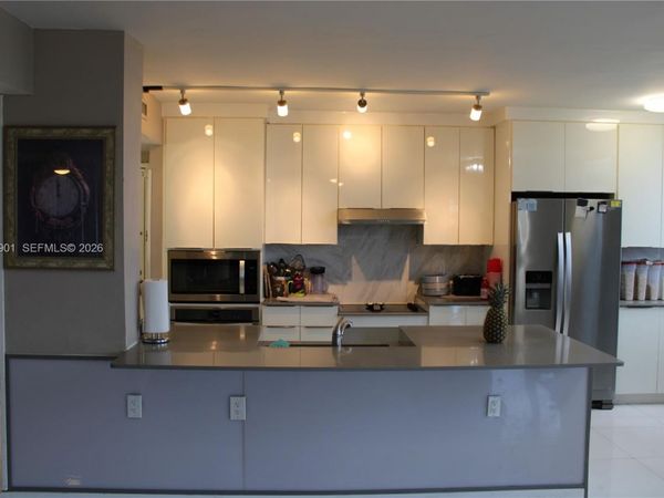 4200 Hillcrest Dr , Unit 820, Hollywood, FL 33021