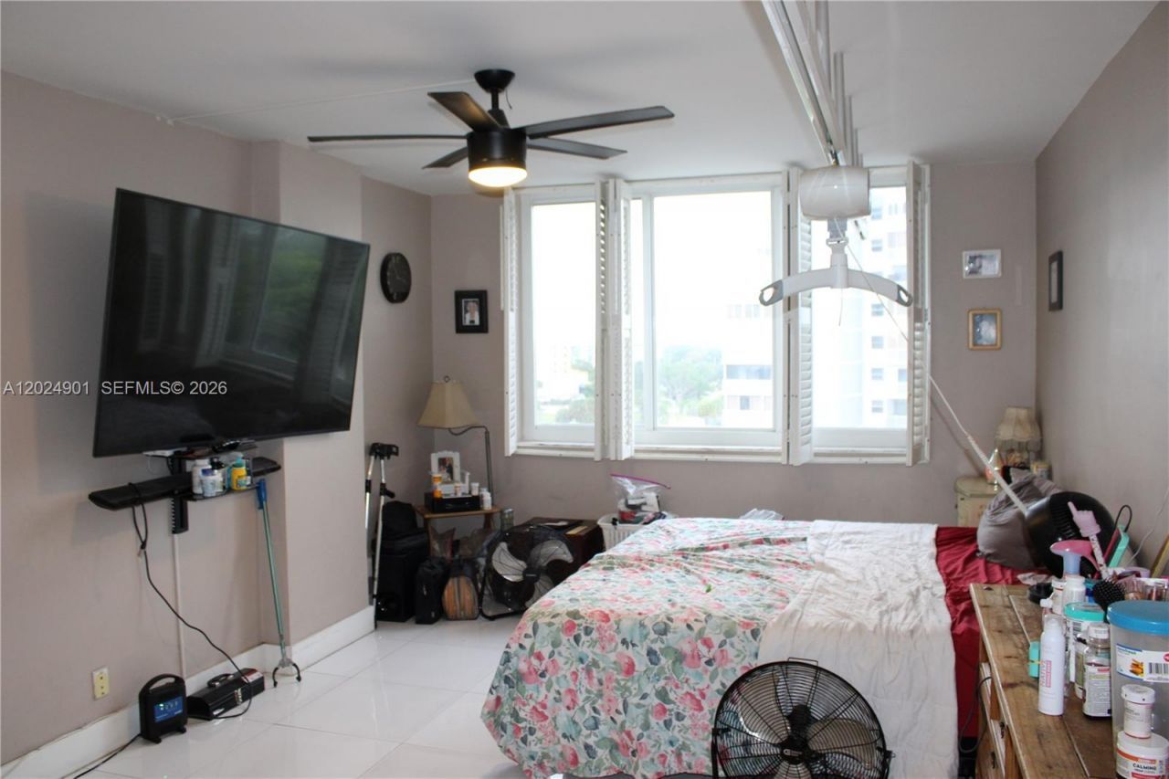 4200 Hillcrest Dr , Unit 820, Hollywood, FL 33021 Photo