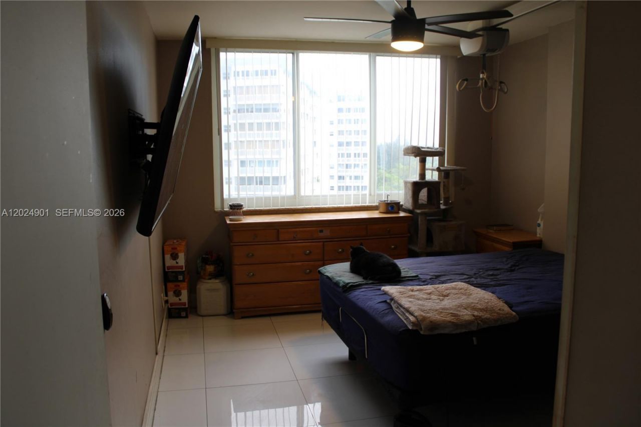 4200 Hillcrest Dr , Unit 820, Hollywood, FL 33021 Photo