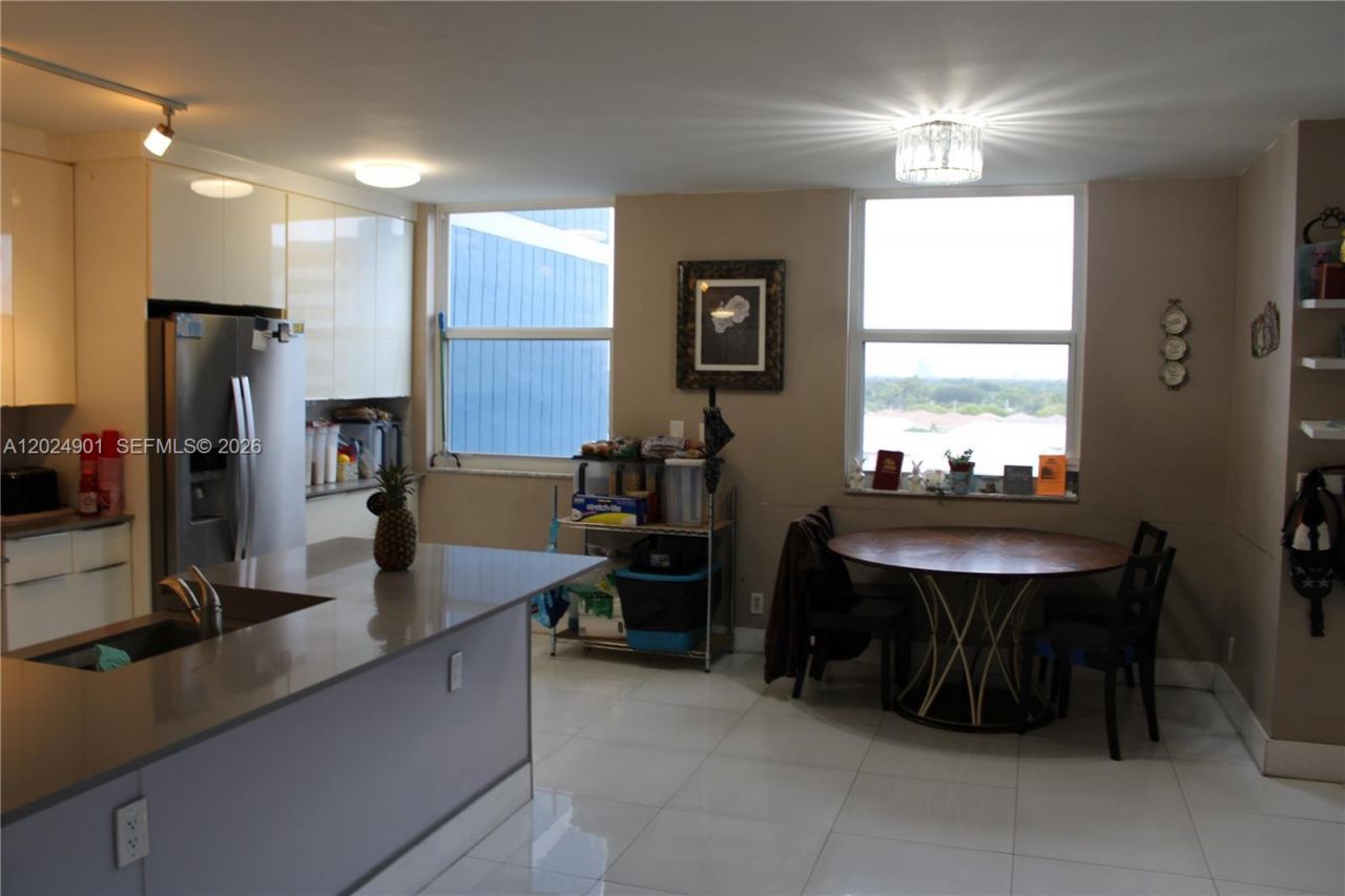 4200 Hillcrest Dr , Unit 820, Hollywood, FL 33021 Photo