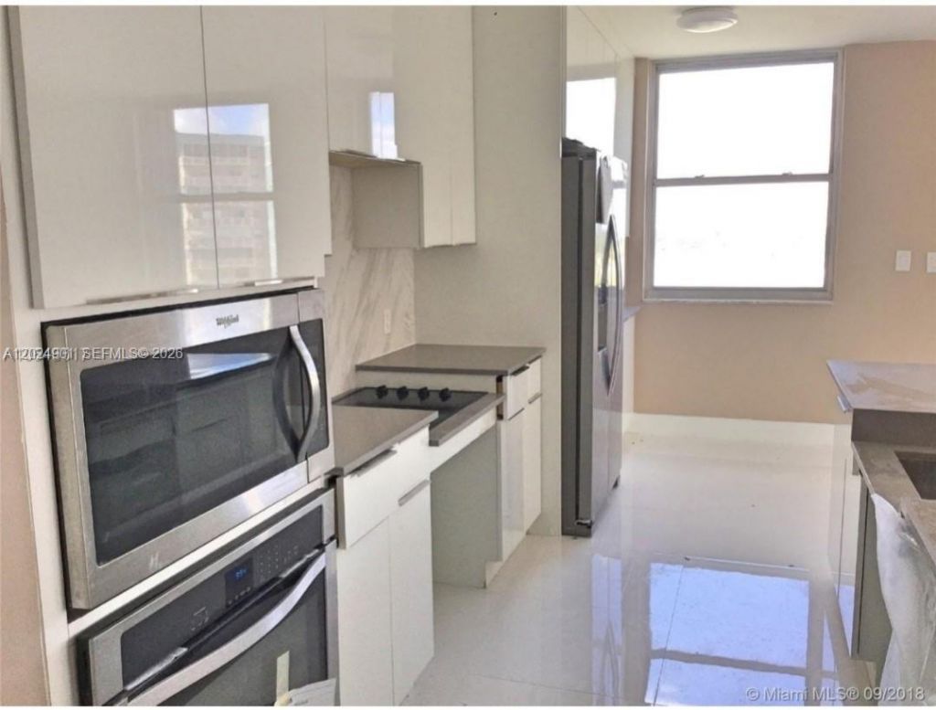 4200 Hillcrest Dr , Unit 820, Hollywood, FL 33021 Photo