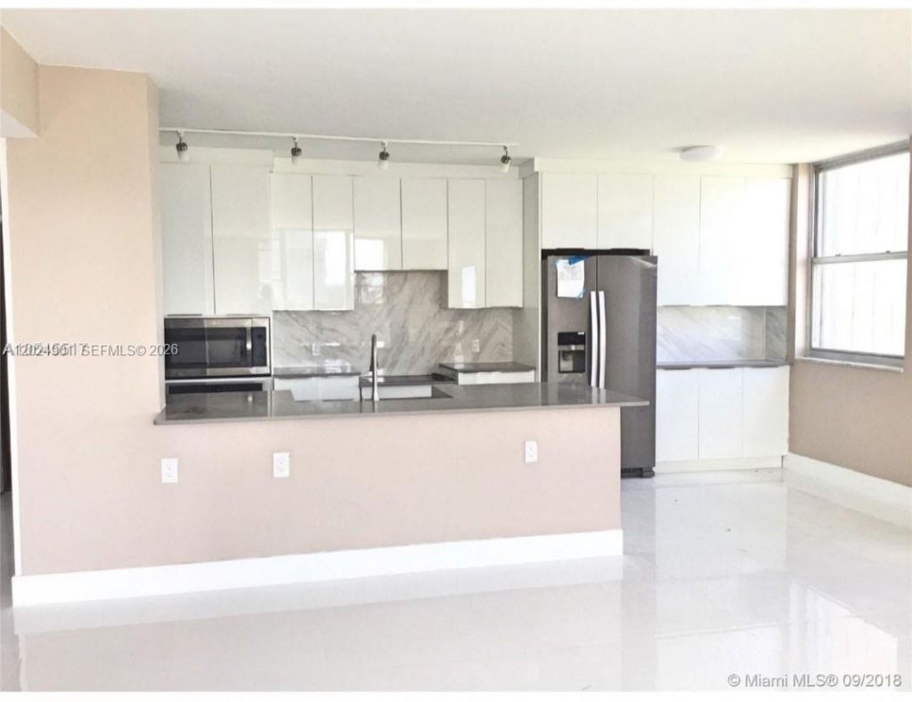4200 Hillcrest Dr , Unit 820, Hollywood, FL 33021 Photo