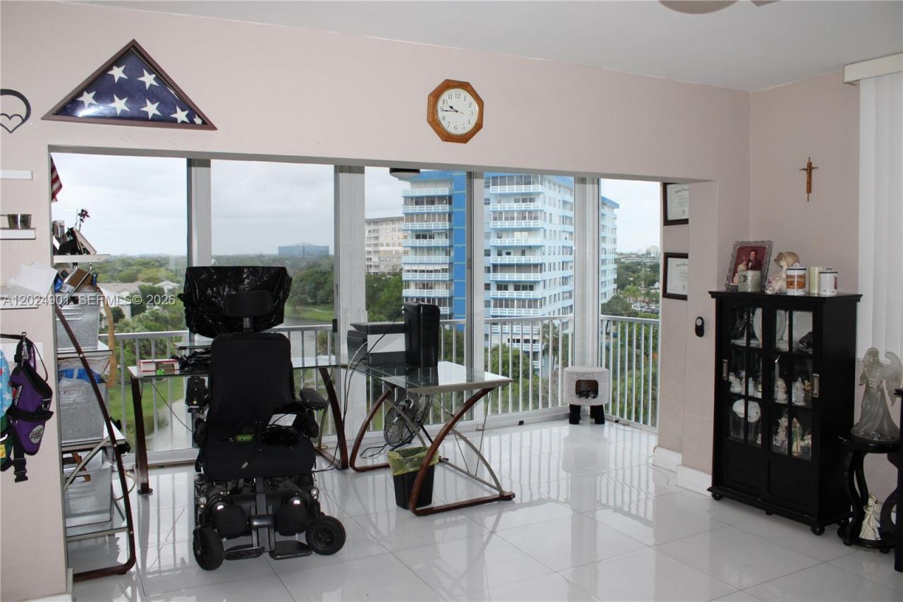 4200 Hillcrest Dr , Unit 820, Hollywood, FL 33021 Photo
