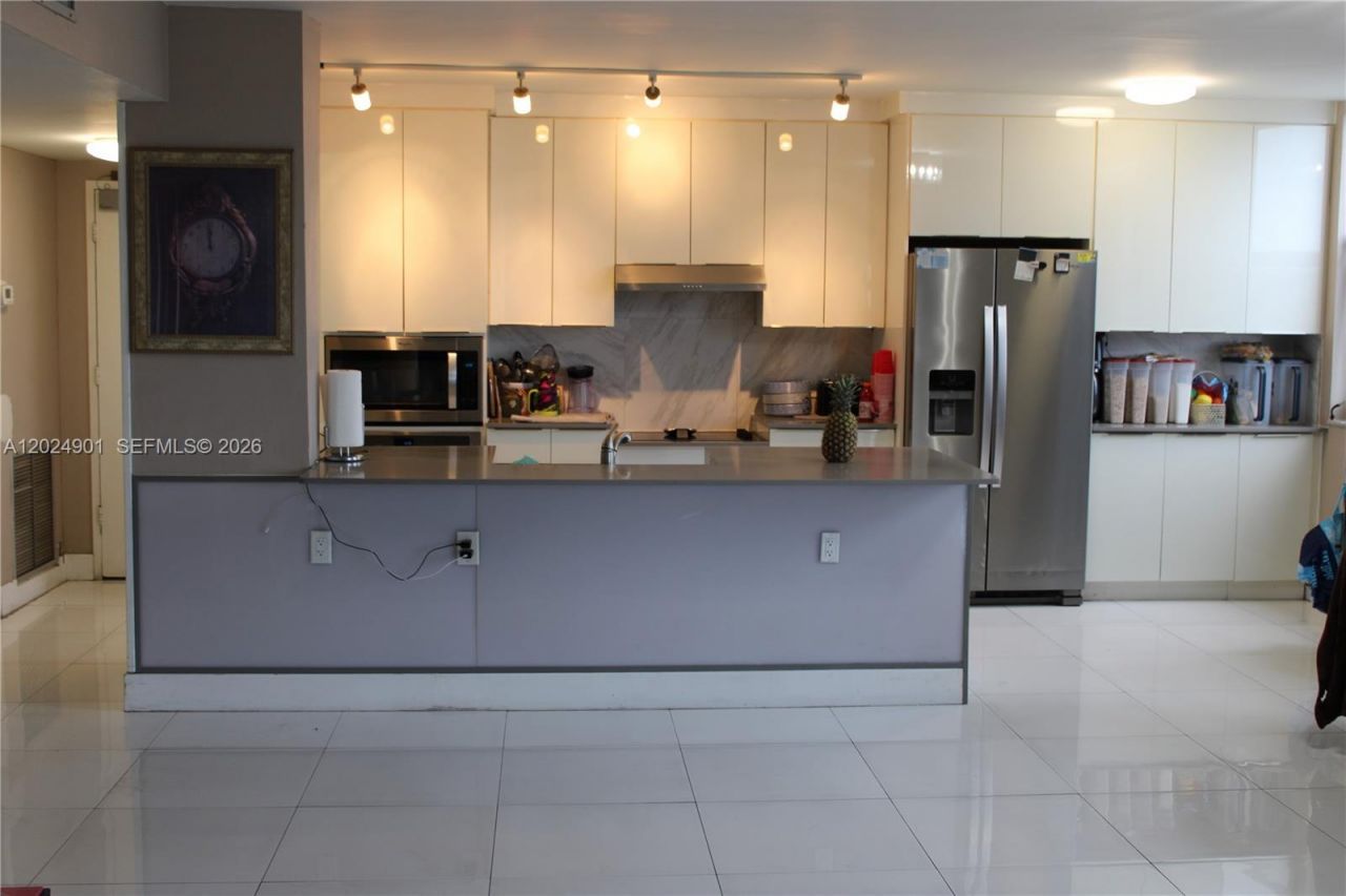 4200 Hillcrest Dr , Unit 820, Hollywood, FL 33021 Photo
