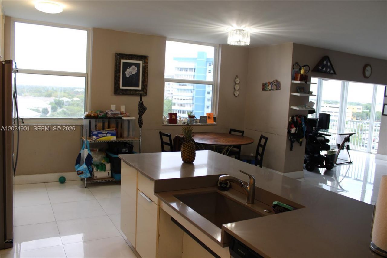 4200 Hillcrest Dr , Unit 820, Hollywood, FL 33021 Photo