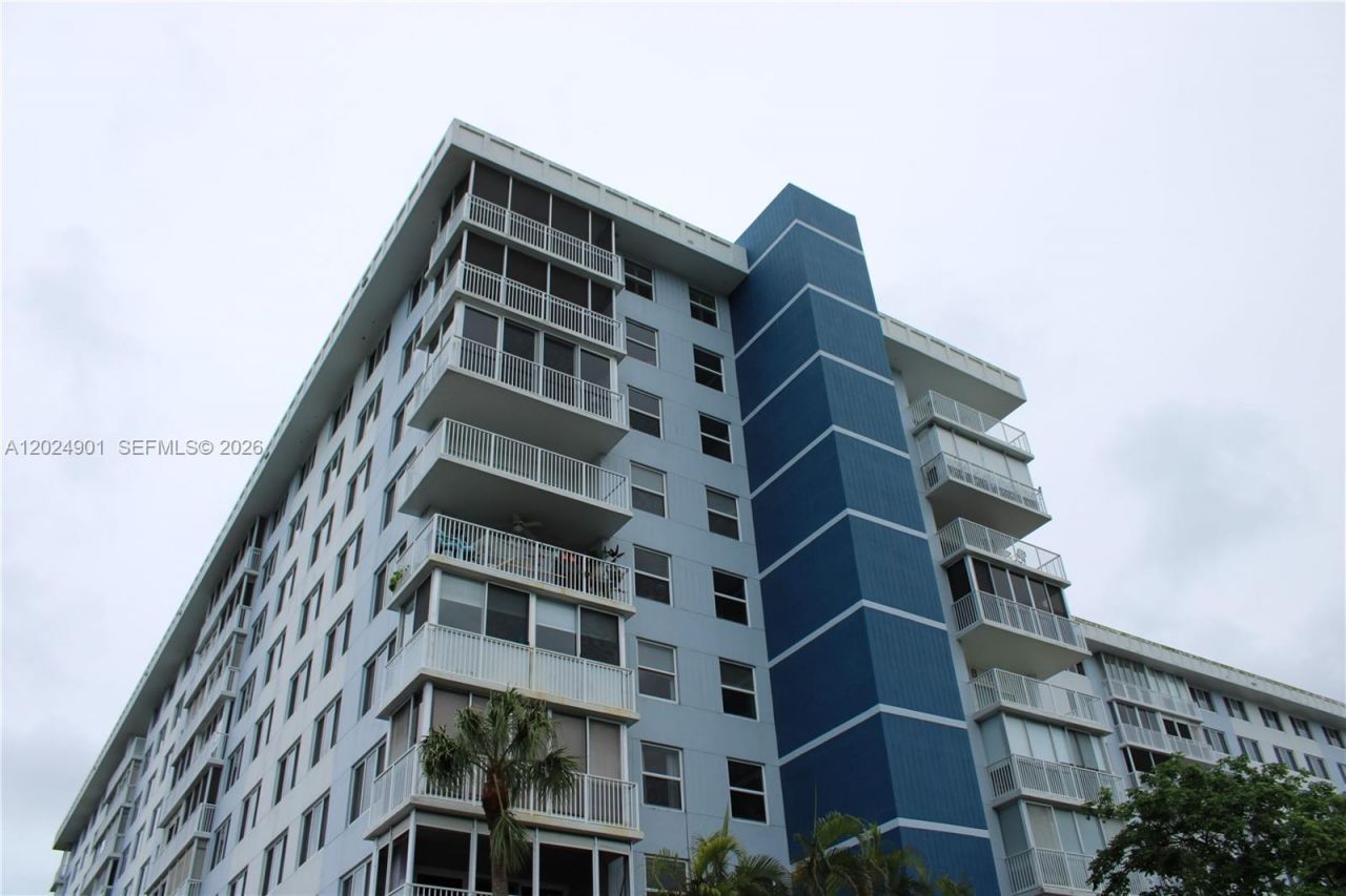 4200 Hillcrest Dr , Unit 820, Hollywood, FL 33021 Photo