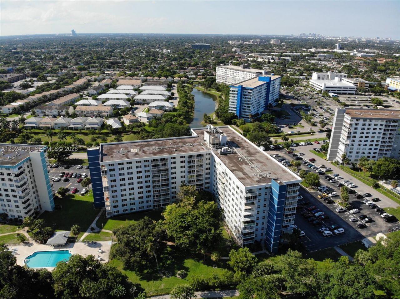 4200 Hillcrest Dr , Unit 820, Hollywood, FL 33021 Photo