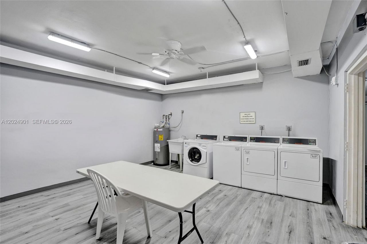 4200 Hillcrest Dr , Unit 820, Hollywood, FL 33021 Photo