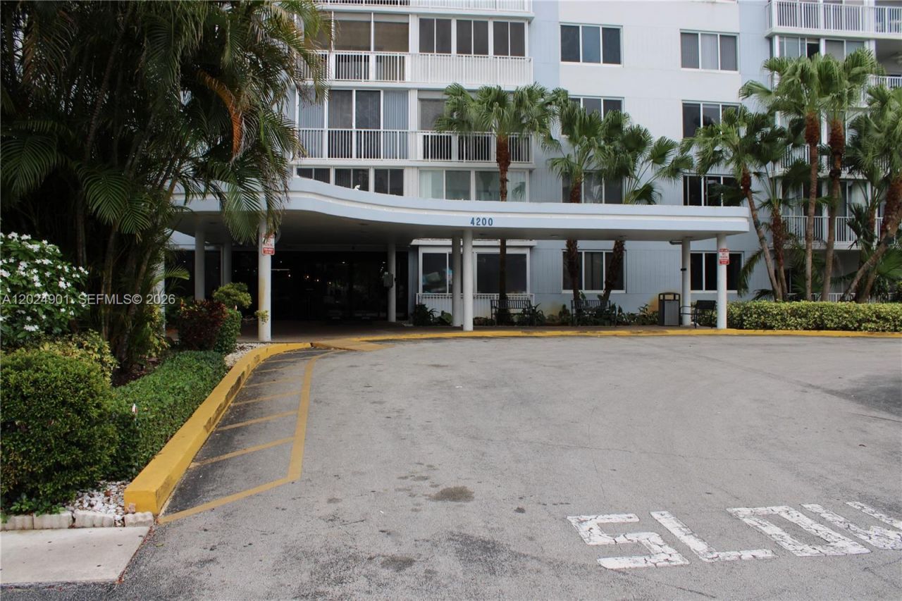4200 Hillcrest Dr , Unit 820, Hollywood, FL 33021 Photo