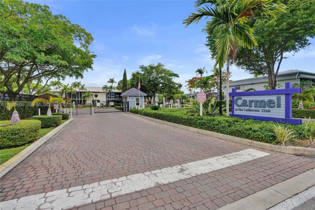 927 NE 199th St, Unit 103, Miami, FL 33179 Photo