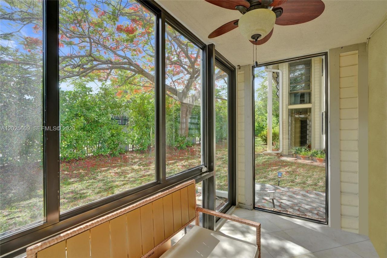 927 NE 199th St, Unit 103, Miami, FL 33179 Photo