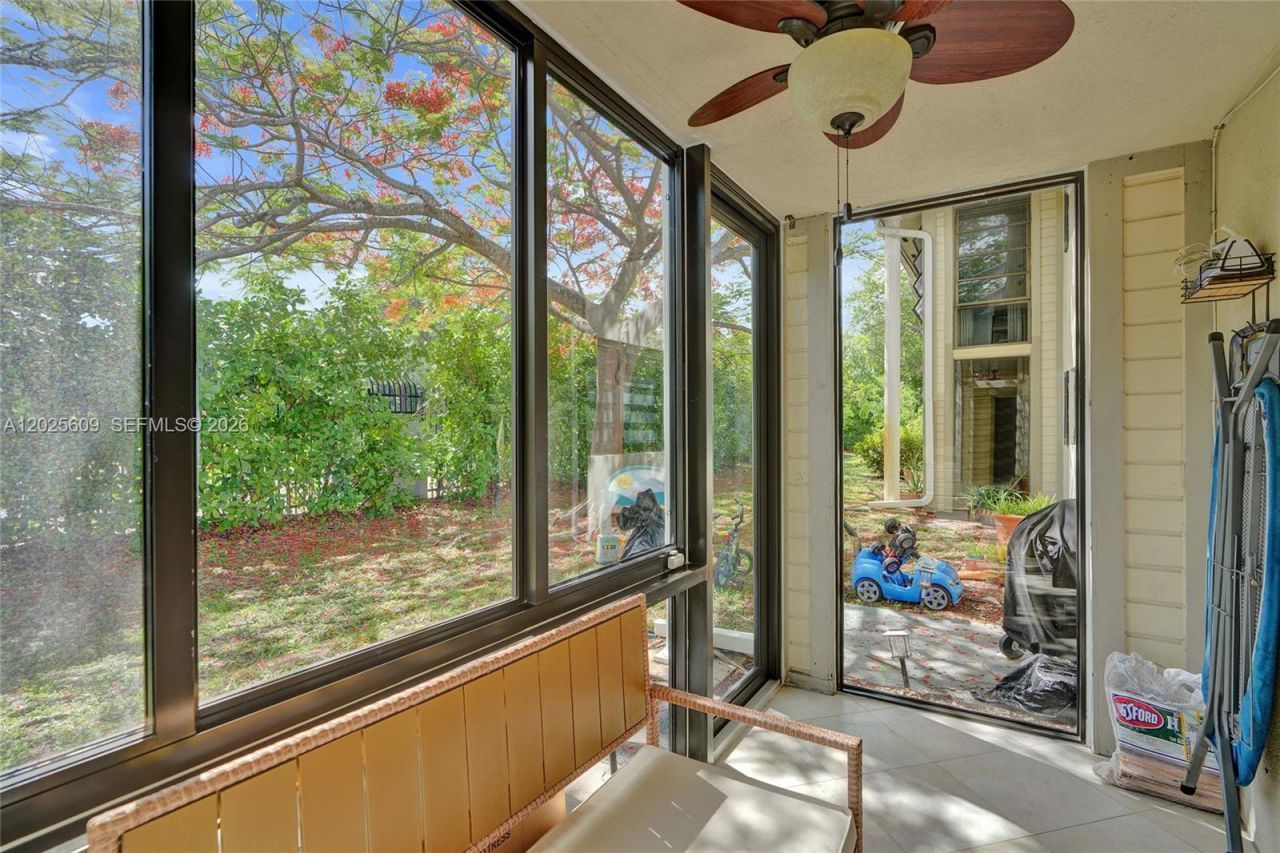 927 NE 199th St, Unit 103, Miami, FL 33179 Photo