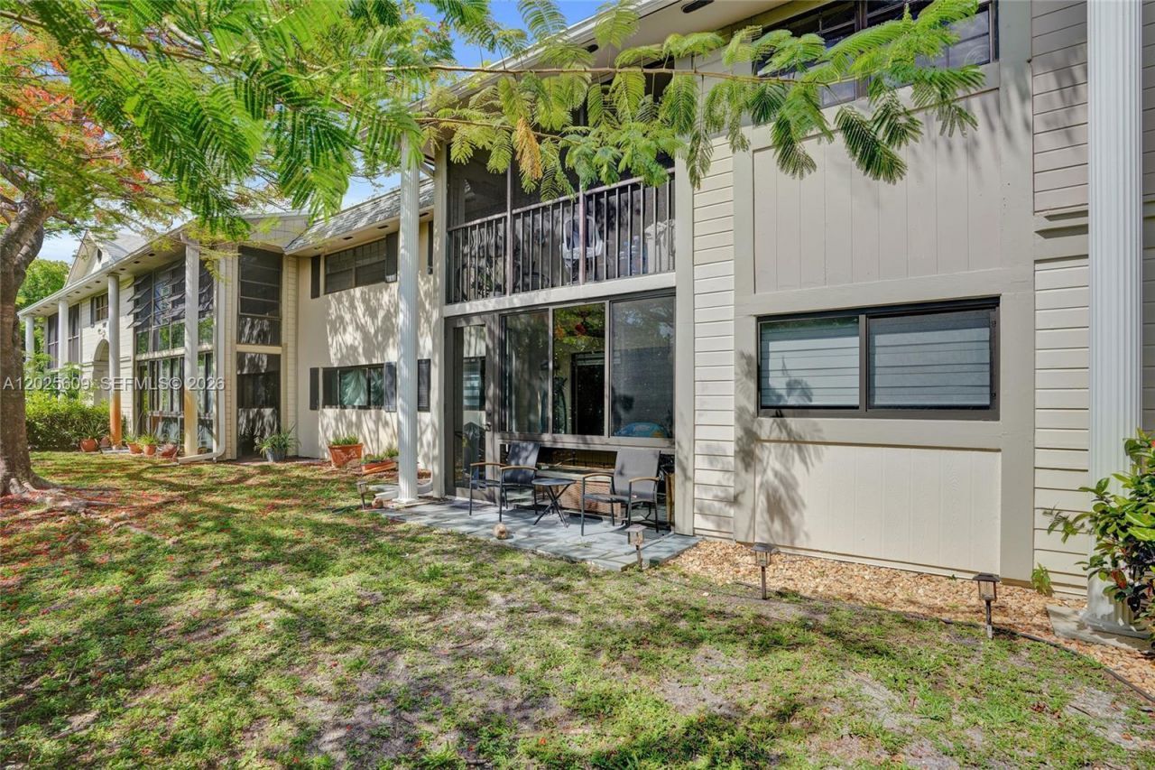 927 NE 199th St, Unit 103, Miami, FL 33179 Photo