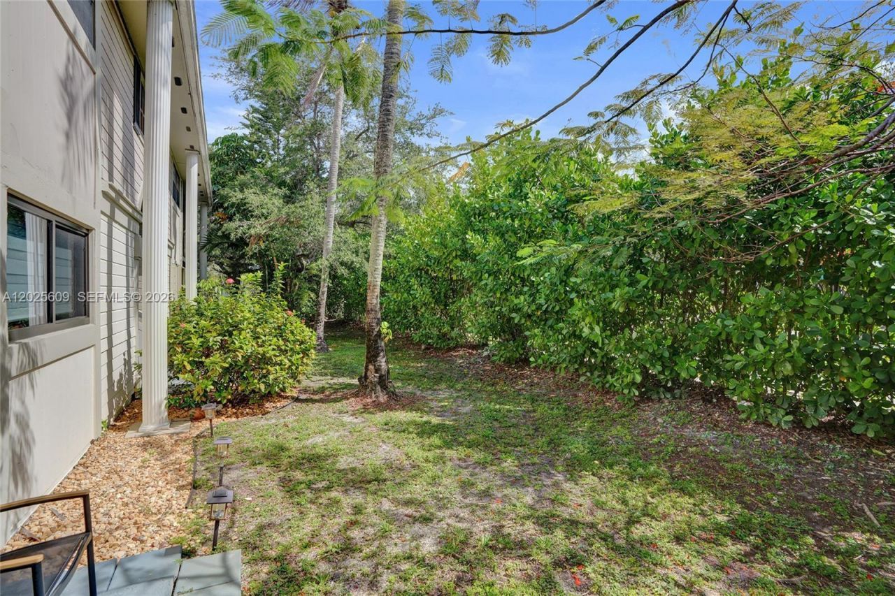 927 NE 199th St, Unit 103, Miami, FL 33179 Photo