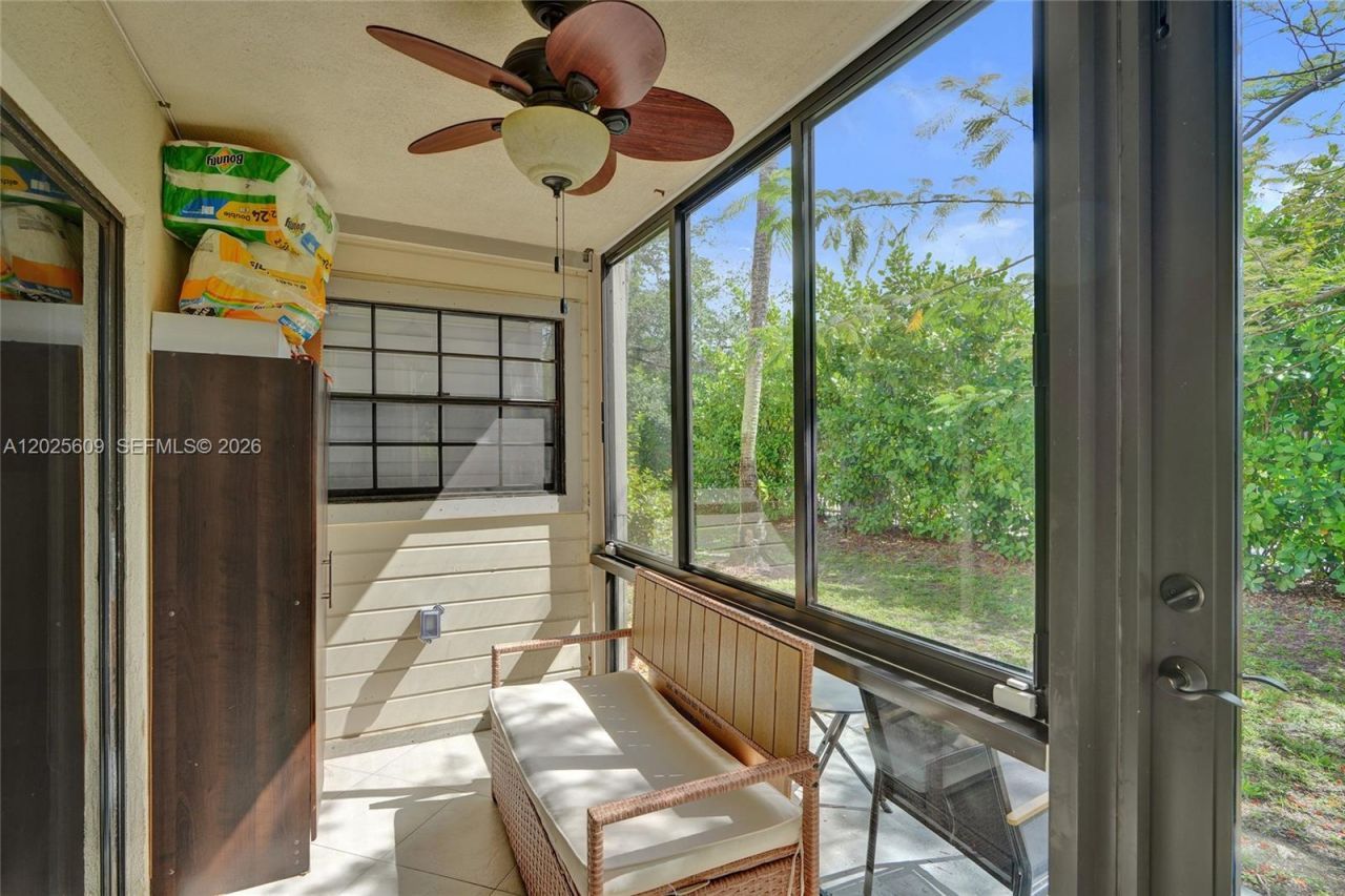 927 NE 199th St, Unit 103, Miami, FL 33179 Photo