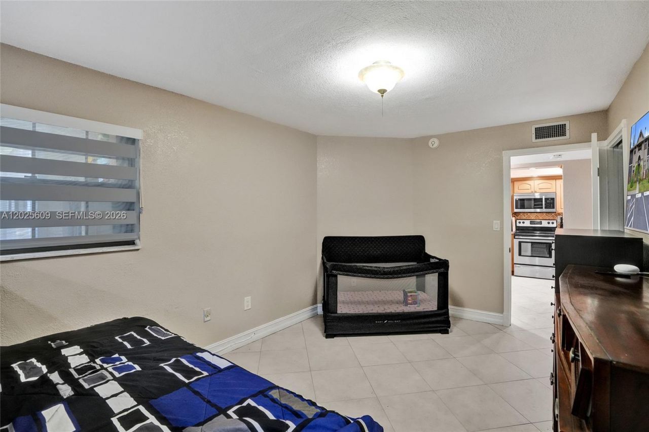 927 NE 199th St, Unit 103, Miami, FL 33179 Photo