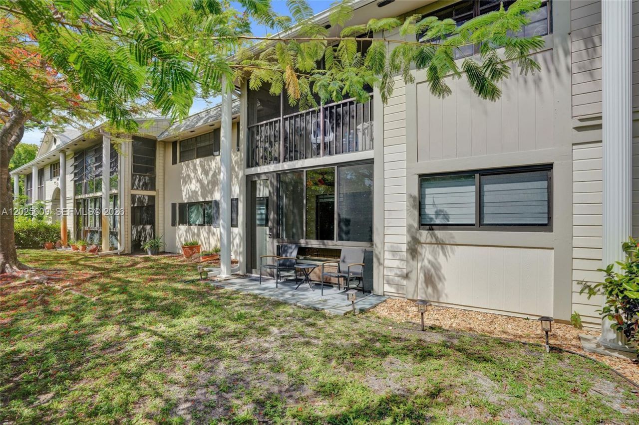 927 NE 199th St, Unit 103, Miami, FL 33179 Photo