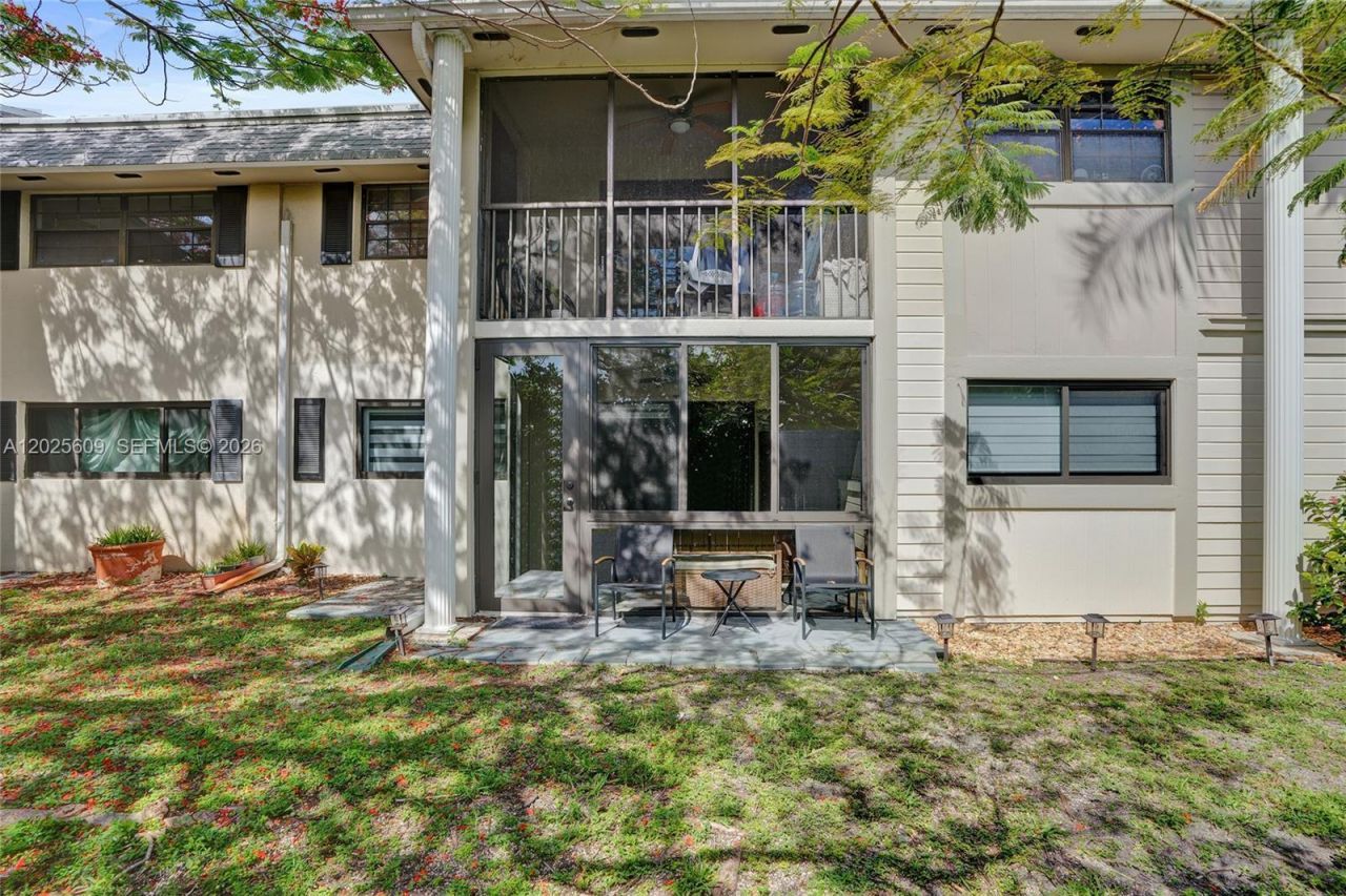 927 NE 199th St, Unit 103, Miami, FL 33179 Photo