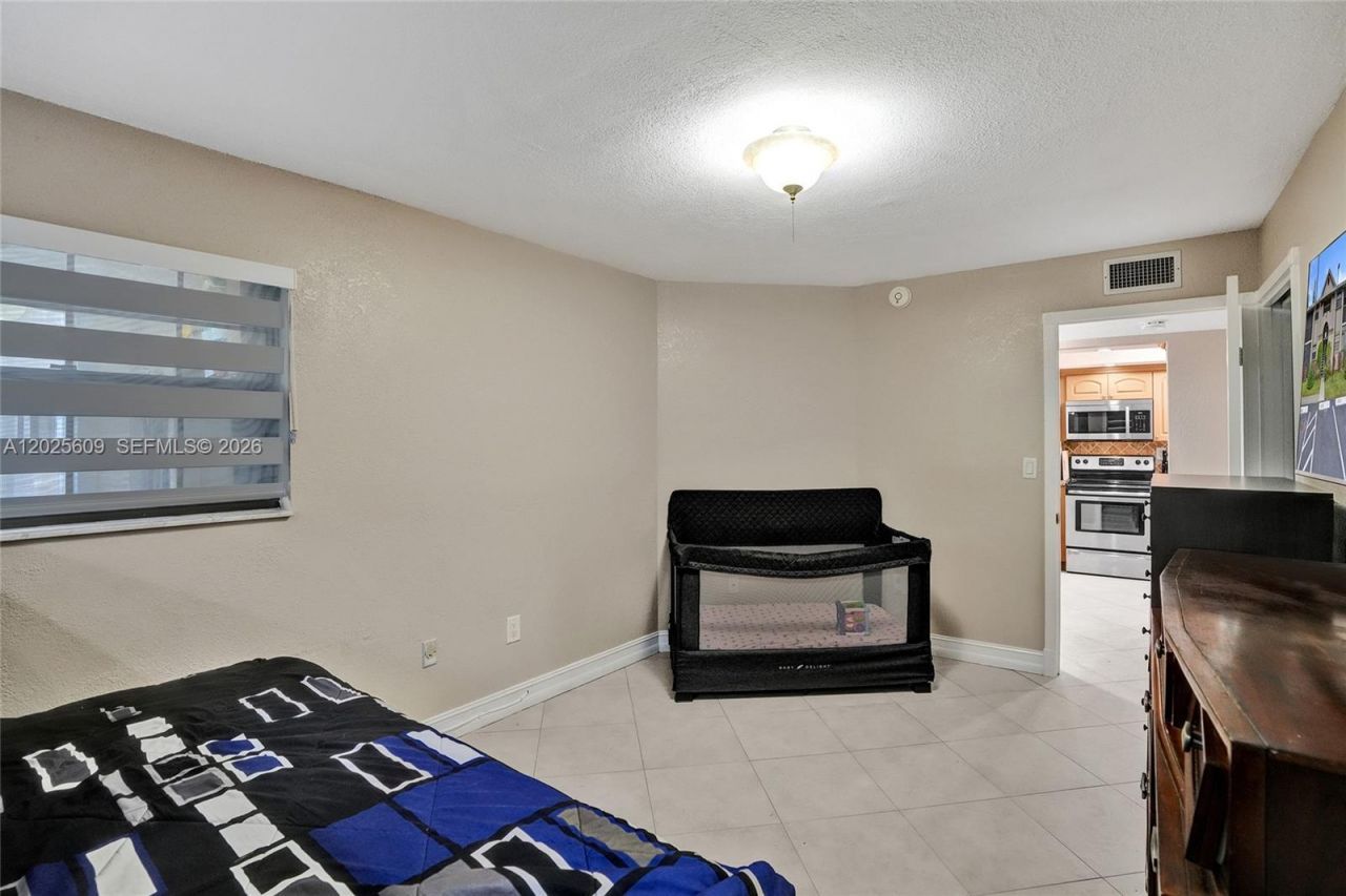 927 NE 199th St, Unit 103, Miami, FL 33179 Photo