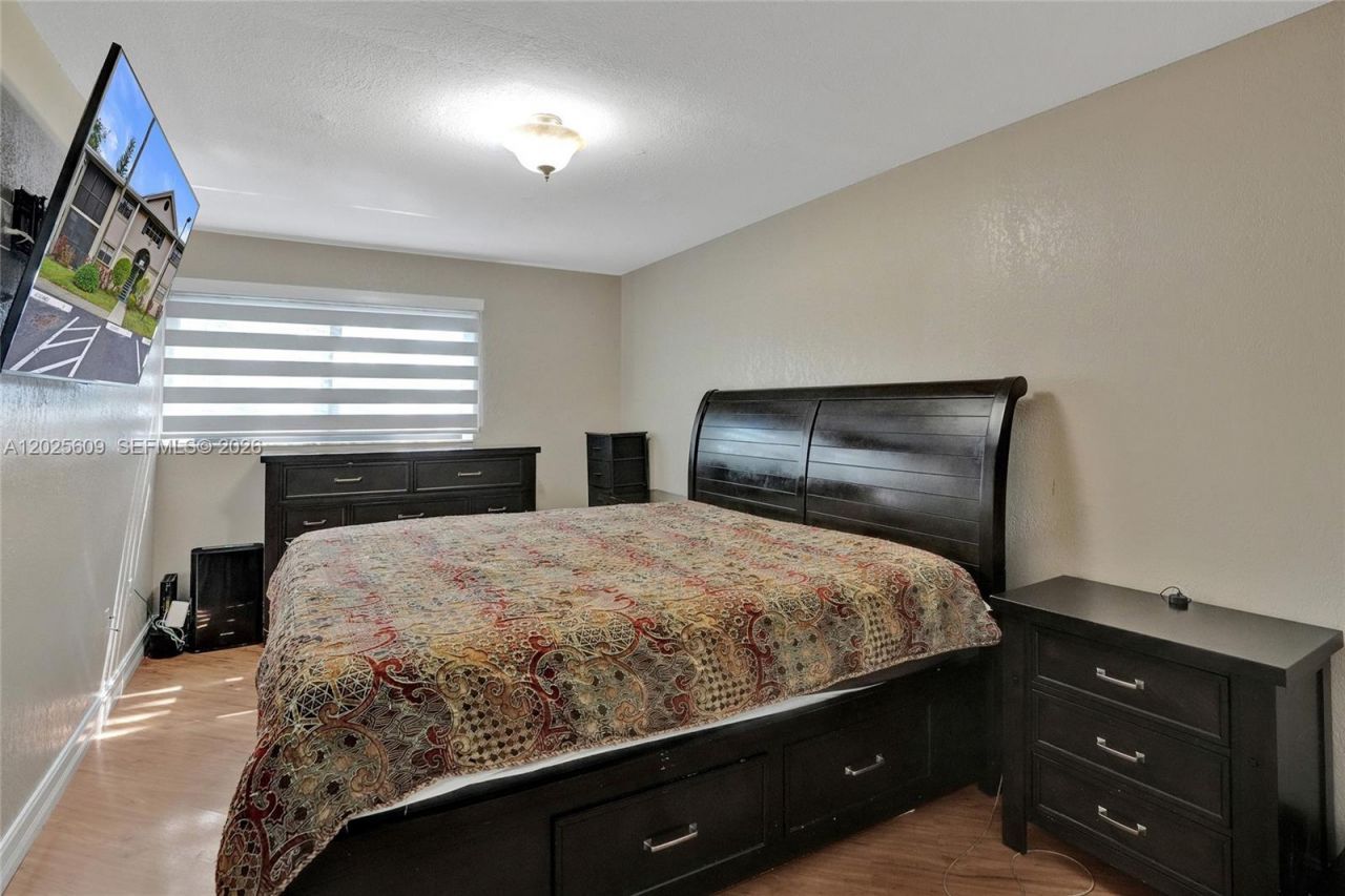 927 NE 199th St, Unit 103, Miami, FL 33179 Photo