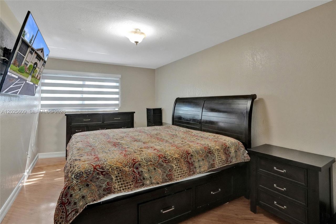 927 NE 199th St, Unit 103, Miami, FL 33179 Photo