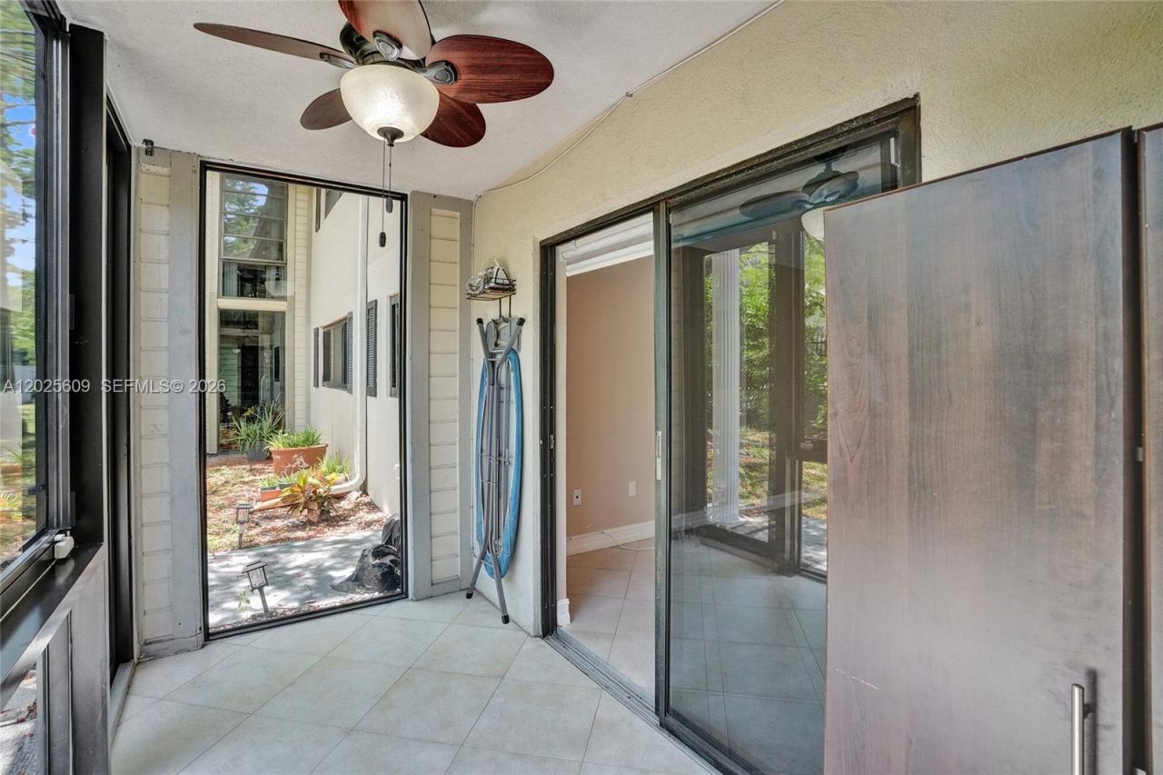 927 NE 199th St, Unit 103, Miami, FL 33179 Photo