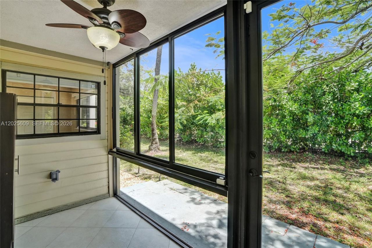 927 NE 199th St, Unit 103, Miami, FL 33179 Photo