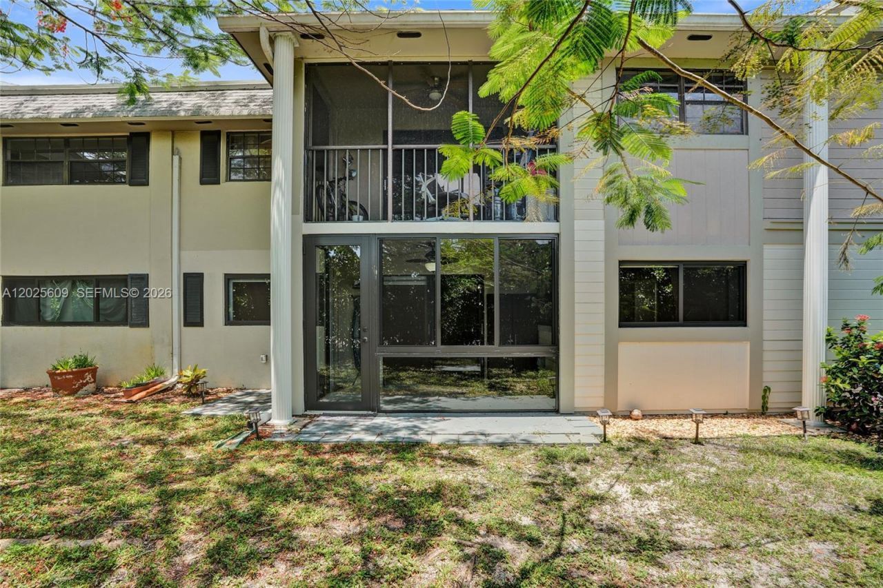 927 NE 199th St, Unit 103, Miami, FL 33179 Photo