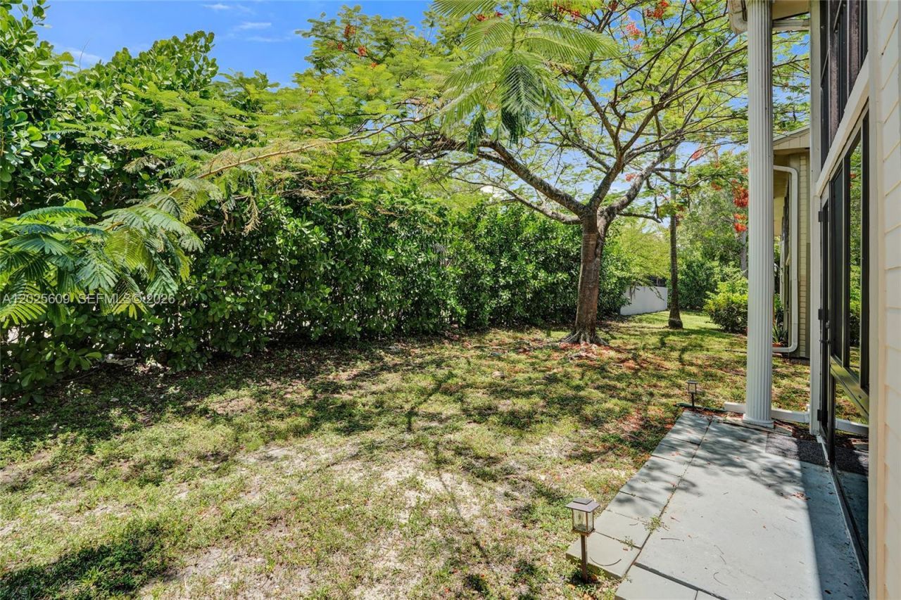 927 NE 199th St, Unit 103, Miami, FL 33179 Photo
