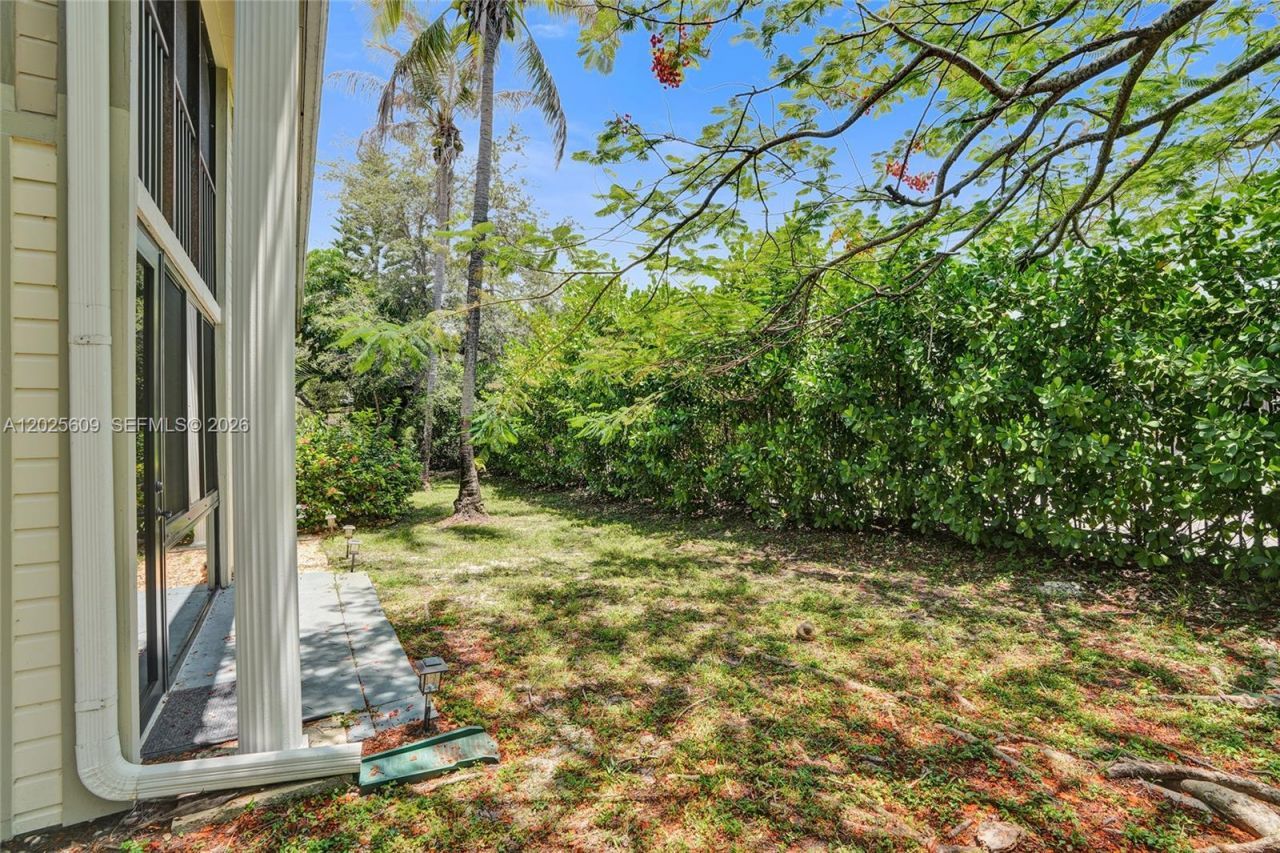 927 NE 199th St, Unit 103, Miami, FL 33179 Photo