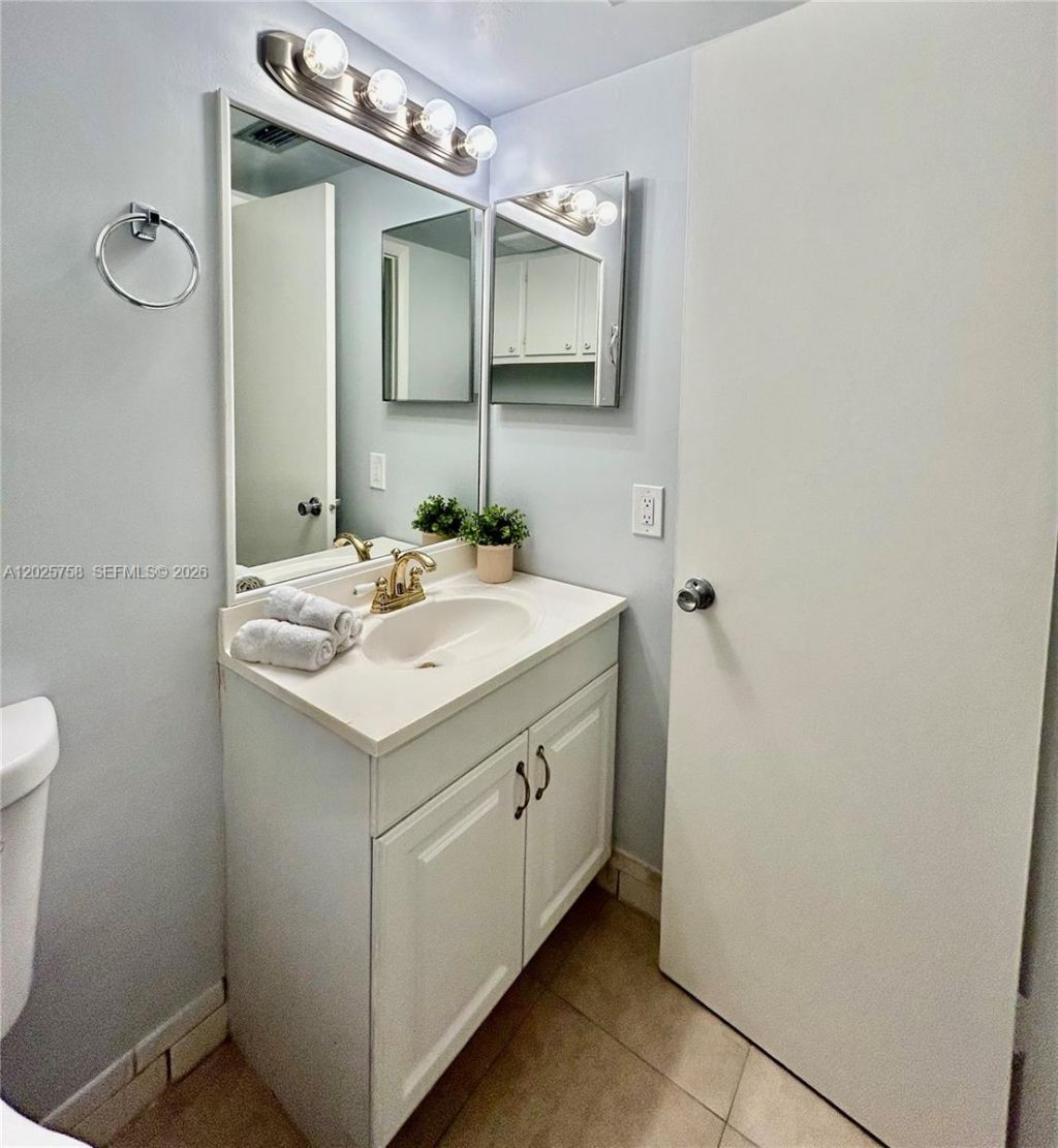 2213 NE 1st Ct , Unit 203, Boynton Beach, FL 33435 Photo