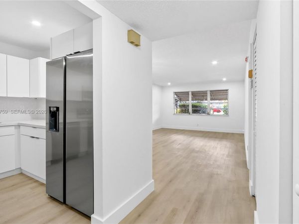 410 SE 2nd St , Unit 114, Hallandale Beach, FL 33009