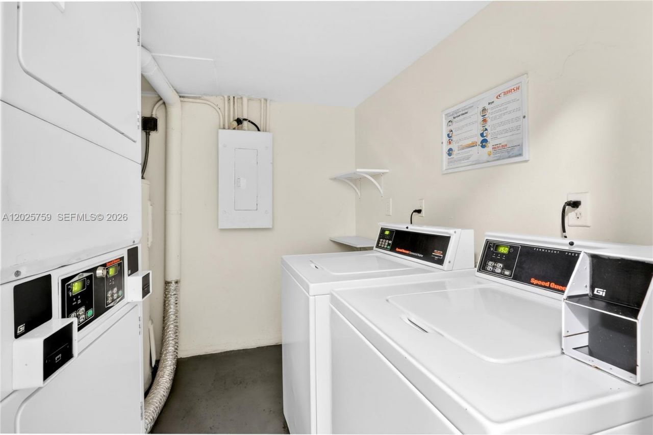 410 SE 2nd St, Unit 114, Hallandale Beach, FL 33009 Photo