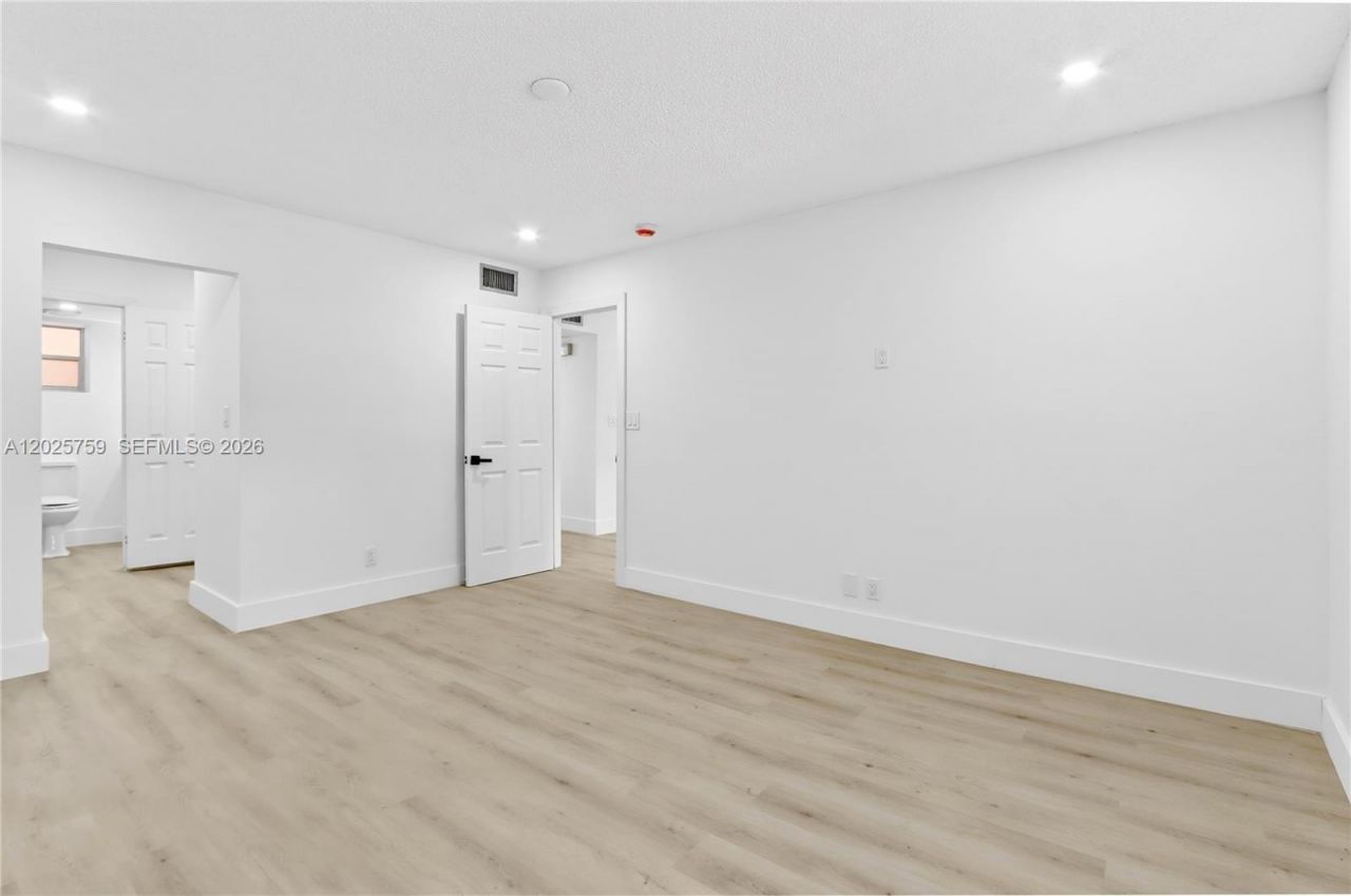 410 SE 2nd St, Unit 114, Hallandale Beach, FL 33009 Photo