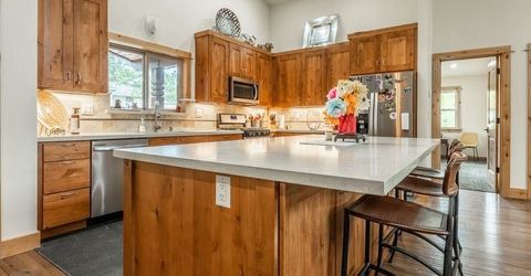 16138 SW Lance Drive, Truckee, CA 96161 Photo