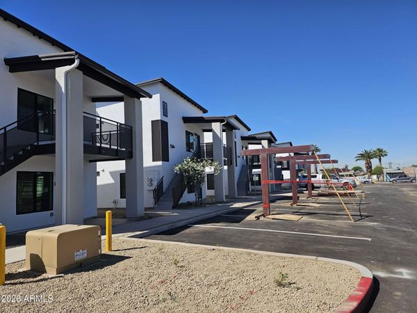6077 N 60TH Avenue, Glendale, AZ 85301