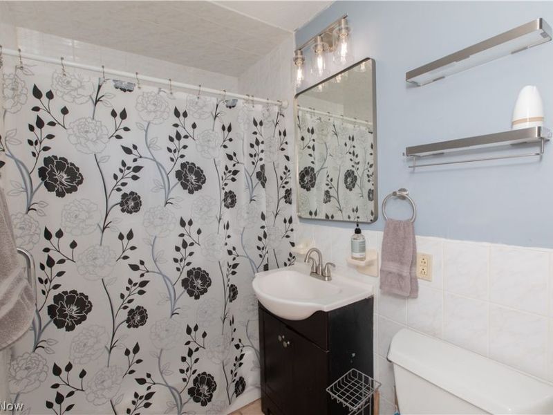 26890 Drakefield Avenue , Euclid, OH 44132 Photo 17