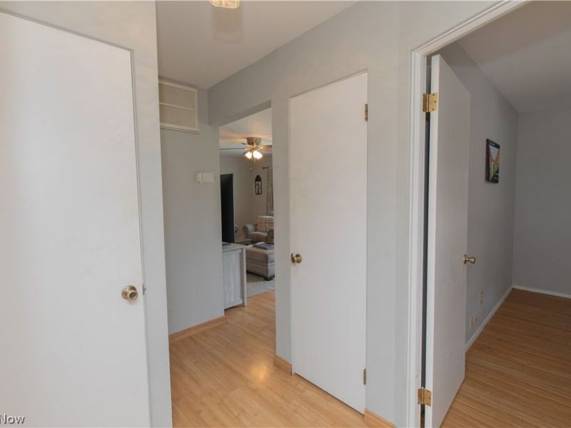 26890 Drakefield Avenue , Euclid, OH 44132 Photo 18