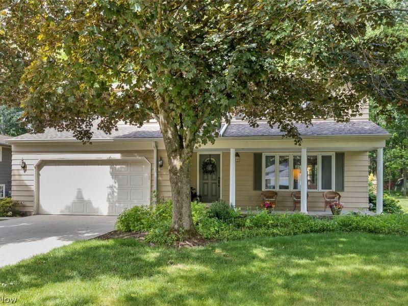 5756 Dorothy Drive, North Olmsted, OH 44070 Photo 2