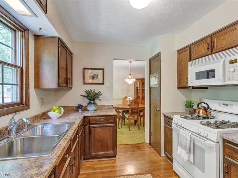 5756 Dorothy Drive, North Olmsted, OH 44070 Photo 6