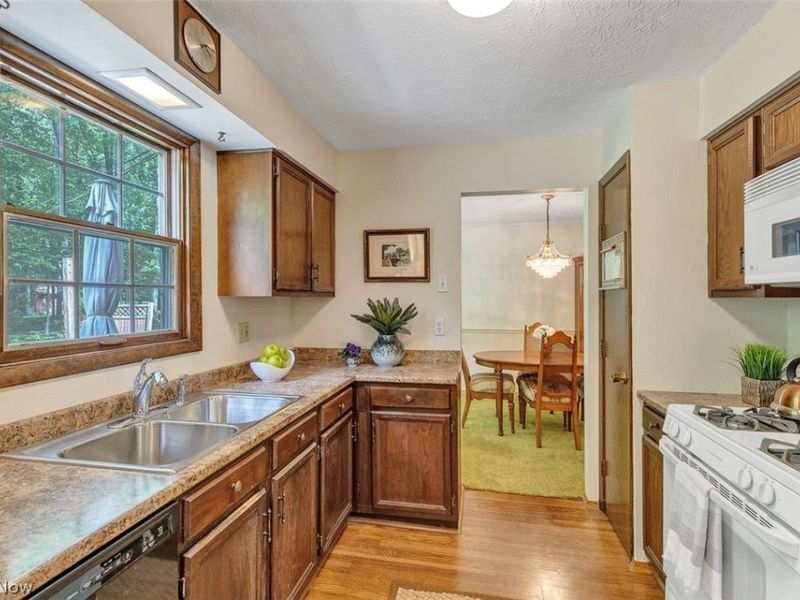 5756 Dorothy Drive, North Olmsted, OH 44070 Photo 7