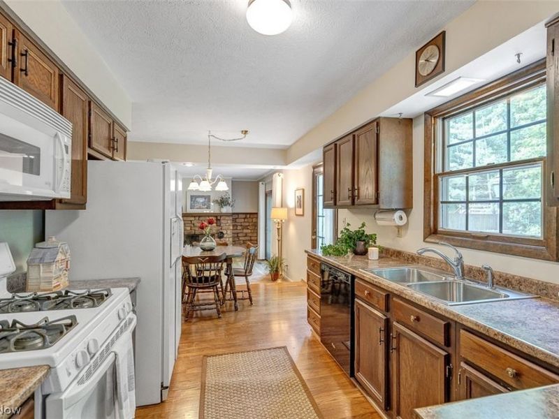 5756 Dorothy Drive, North Olmsted, OH 44070 Photo 8