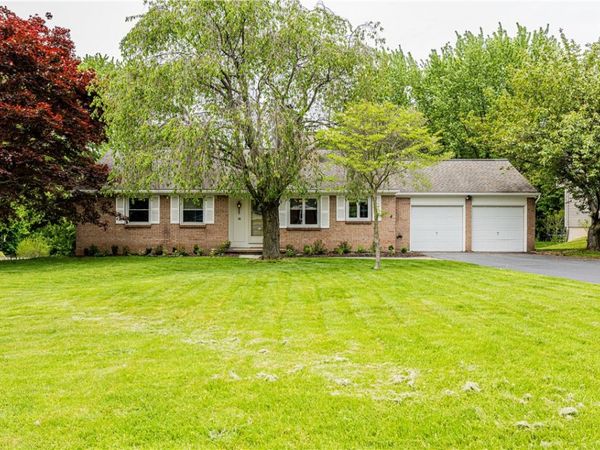 18 Hanford Way, Fairport, NY 14450
