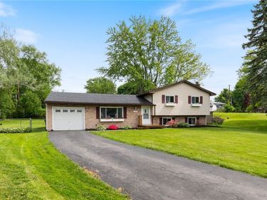 218 Kusak Road, Henrietta, NY 14467